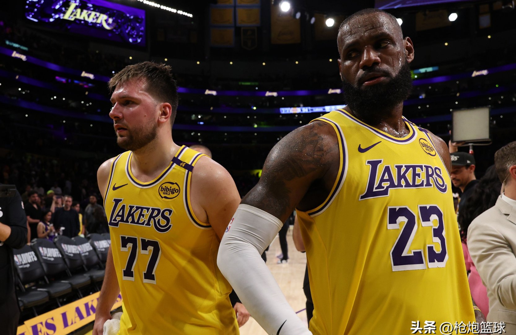 詹姆斯迎来五赛季出色发挥，掘金观众热烈欢呼！