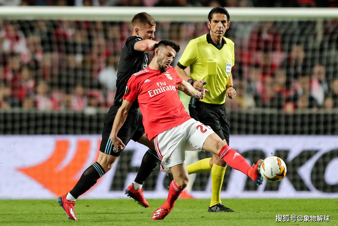 包含葡超赛程吃紧,费耶诺德赛前内部沟通,压力陡增,年轻球员得到机会的词条 包含葡超赛程吃紧,费耶诺德赛前内部沟通,压力陡增,年轻球员得到机会的词条