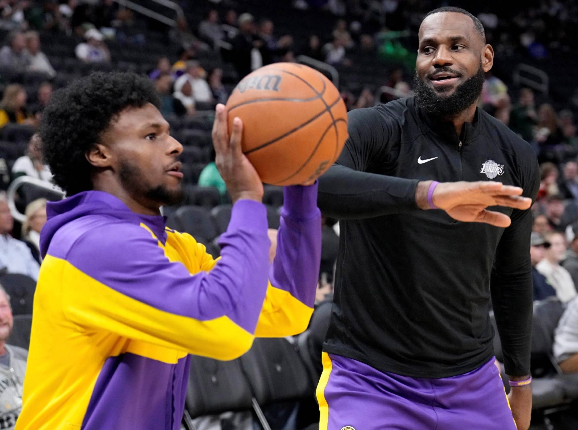 洛杉矶湖人扳平良机备战欧篮联底特律活塞迎NBA总决赛关键赛，现场解说直呼：今晨菲尼克斯太阳复出首秀的简单介绍